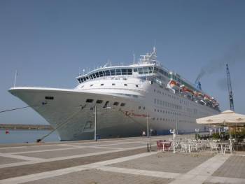 Το κρουαζιερόπλοιο &quot;Thomson Majesty&quot; με πάω από 1.400 Αγγλους επισκέπτες στη Καλάμάτα