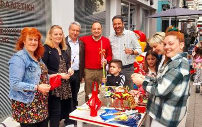 Εργαστήριο κατασκευής πασχαλινής λαμπάδας από τους Τρίτεκνους Μεσσηνίας