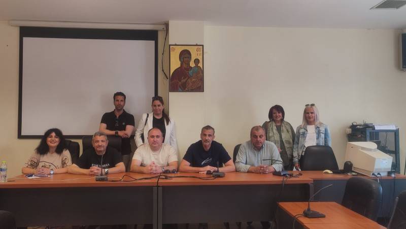 Κυπαρισσία: Υποστελέχωση υπηρεσιών και επαναφορά 13ου και 14ου μισθού στο επίκεντρο της χθεσινής περιοδείας της ΑΔΕΔΥ