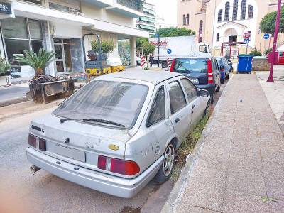 Καλαμάτα: Τα παρατημένα ΙΧ πρόβλημα για την πόλη