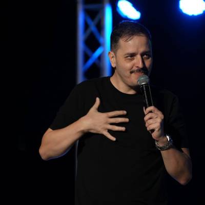 Η νέα παράσταση του Αλέξανδρου Τσουβέλα στην Τρίπολη