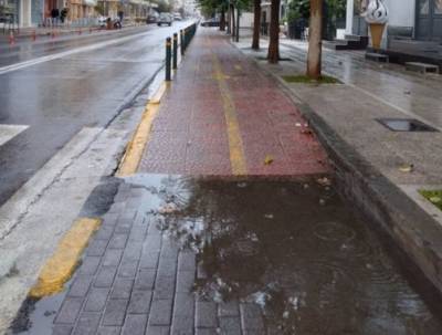 Μικρή λίμνη στον ποδηλατόδρομο