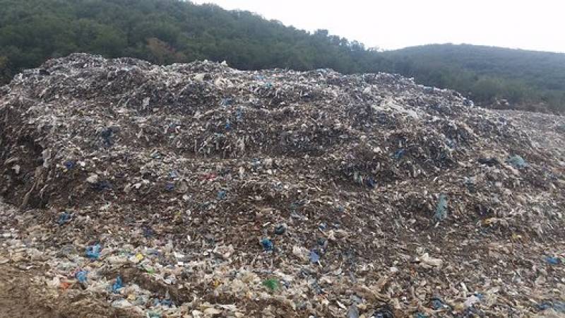 Γιγαντώνεται η περιβαλλοντική πληγή στη Μαραθόλακκα, σύμφωνα με τον Μάκαρη (βίντεο)