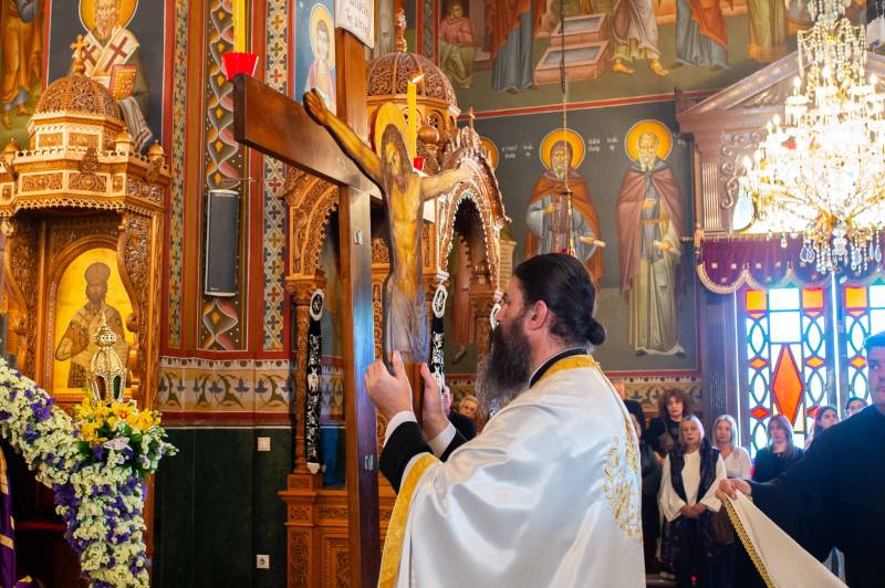 Ο Εσπερινός της Αποκαθήλωσης στην Καλαμάτα (φωτογραφίες)