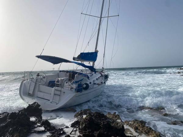 Μεσσηνία: Ακυβέρνητο ιστιοπλοϊκό ξεβράστηκε στον Μάραθο