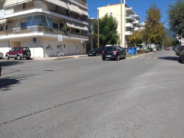 Στη μέση του δρόμου