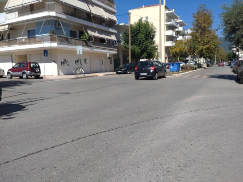 Στη μέση του δρόμου