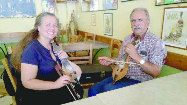 Στον “Πλάτανο” ο λυράρης Μιχάλης Ζωγραφίδης (βίντεο)