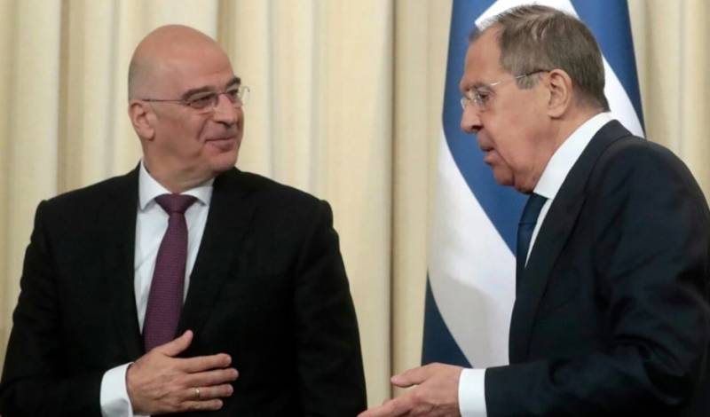 Τηλεφωνική επικοινωνία Δένδια - Λαβρόφ με φόντο την Ουκρανία