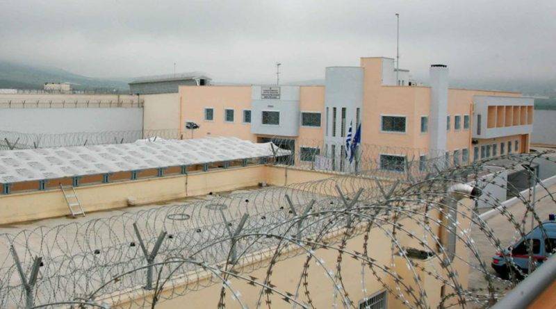 Συνελήφθη για συνέργεια στον φόνο του ισοβίτη ο αρχιφύλακας των φυλακών Δομοκού (βίντεο)