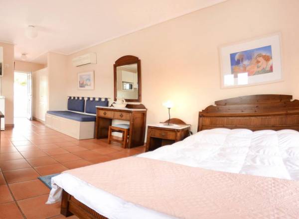 Το νέο Δ.Σ. της Ενωσης Ξενοδόχων Μεσσηνίας