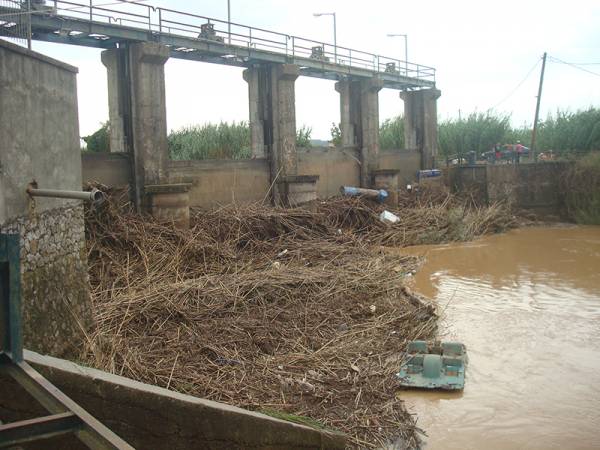 Το φράγμα έπνιξε τον κάμπο - Κανείς δεν ειδοποίησε τον ΓΟΕΒ!