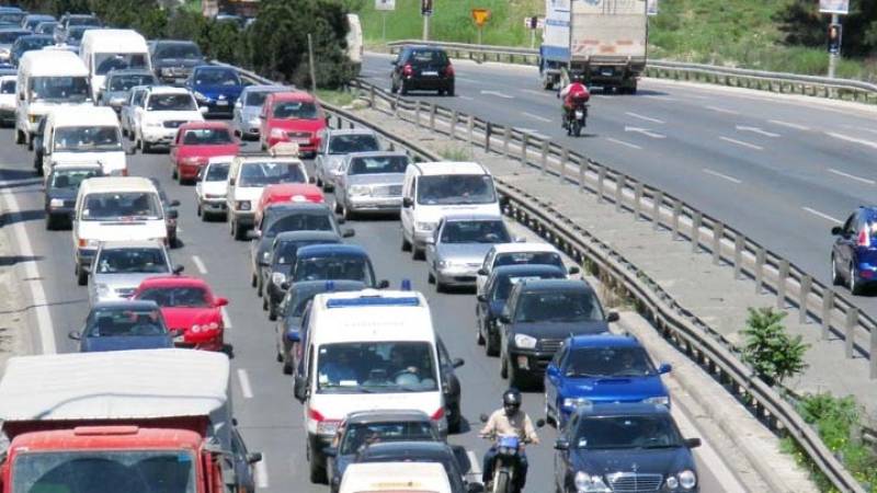 Εκτακτα μέτρα της Τροχαίας και απαγόρευση κίνησης των φορτηγών για την έξοδο του Δεκαπενταύγουστου