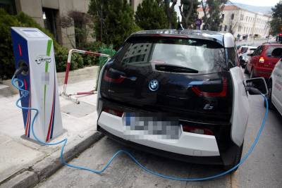 Συσκευή φόρτισης ηλεκτροκίνητων οχημάτων στη Νέδοντος