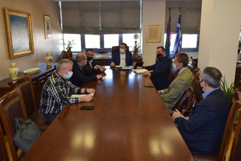 Συνάντηση για βελτίωση οδοφωτισμού στην Καλαμάτα