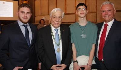 Τέμπη: Η Ακαδημία Αθηνών βράβευσε τους τρεις νέους που βοήθησαν επιβάτες