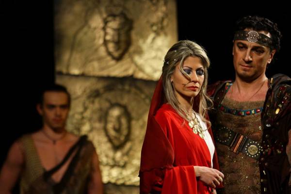 &quot;Αντιγόνη&quot; στα ελληνικά και στα ρώσικα απόψε στην Καλαμάτα