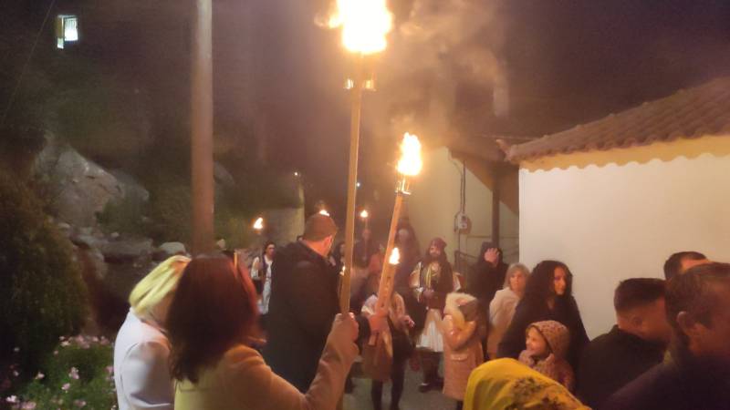 Μεσσηνία: Λαμπαδηφορίες στο Σιδηρόκαστρο για την 25η Μαρτίου (βίντεο-φωτογραφίες)