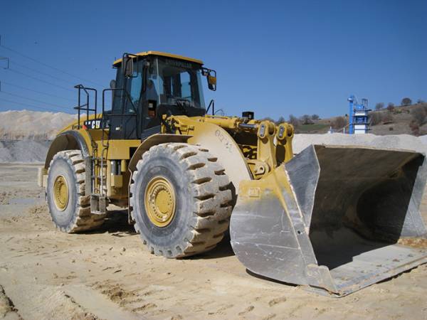 Πιάστηκε να… φορτώνει φορτωτή και εκσκαφέα από οικοδομή στην Καλαμάτα