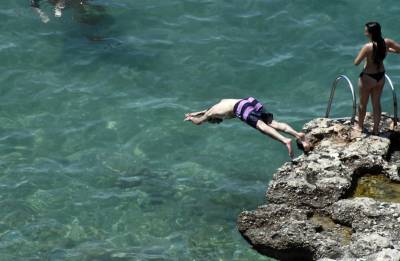 Νέα επικαιροποίηση στο έκτακτο καιρικό δελτίο: Ποιες περιοχές θα δουν έως και 45 βαθμούς στο θερμόμετρο