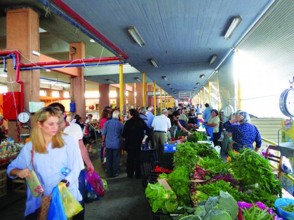 Λύση στο κυκλοφοριακό μπάχαλο ζητεί ο Σύλλογος Επαγγελματιών της Κεντρικής Αγοράς Καλαμάτας