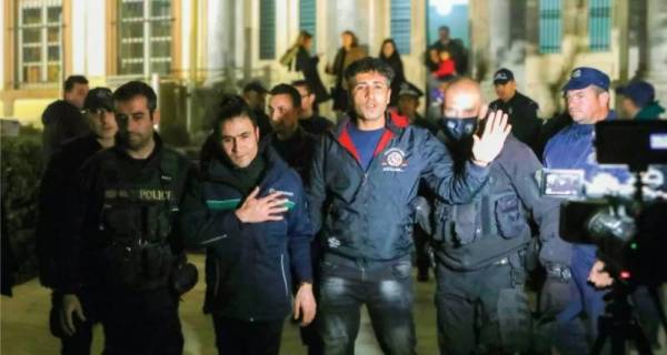 «142 χρόνια» του Στέλιου Κούλογλου απόψε στην Καλαμάτα, παρουσία Χαρίτση - Αποστολόπουλου