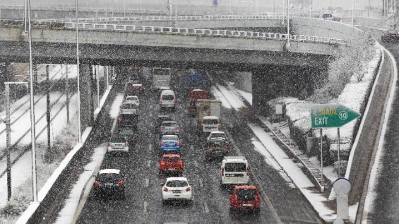 Κλείνει η εθνική οδός Αθηνών-Λαμίας, από τα διόδια Τραγάνας προς Αθήνα (βίντεο)