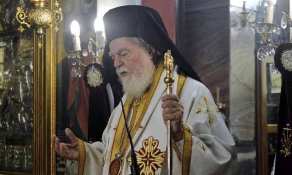 Η στιγμή που ο Μητροπολίτης Μάνης υπέστη ανακοπή καρδιάς στη Θεία Λειτουργία (Βίντεο)