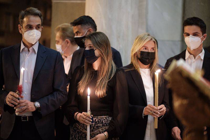 Μητσοτάκης: Έκανε Ανάσταση με την οικογένειά του στον Άγιο Διονύσιο στο Κολωνάκι (φωτο)
