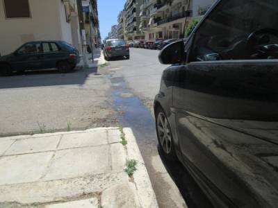 Στάσιμα νερά σε λακκούβες