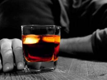 &quot;Ντου&quot; 34χρονου μεθυσμένου στα γραφεία του ΣΥΡΙΖΑ στο Κιάτο