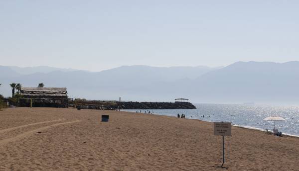 Διαγωνισμός για ξαπλώστρες στην Μπούκα