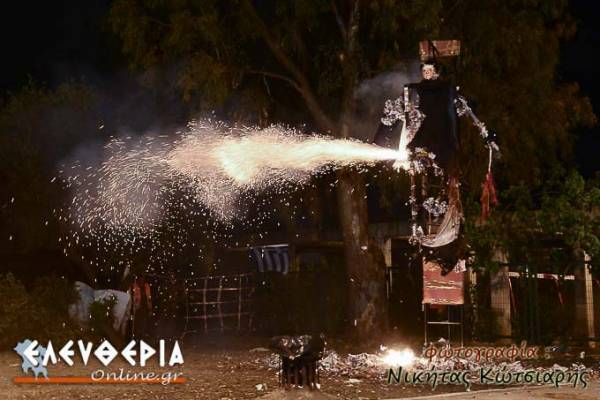 Σαΐτες και... ανατίναξη του Ιούδα στην Καλαμάτα