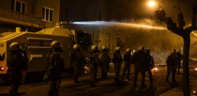 Πορείες: Νερό αντί για χημικά στους διαδηλωτές από την Αστυνομία