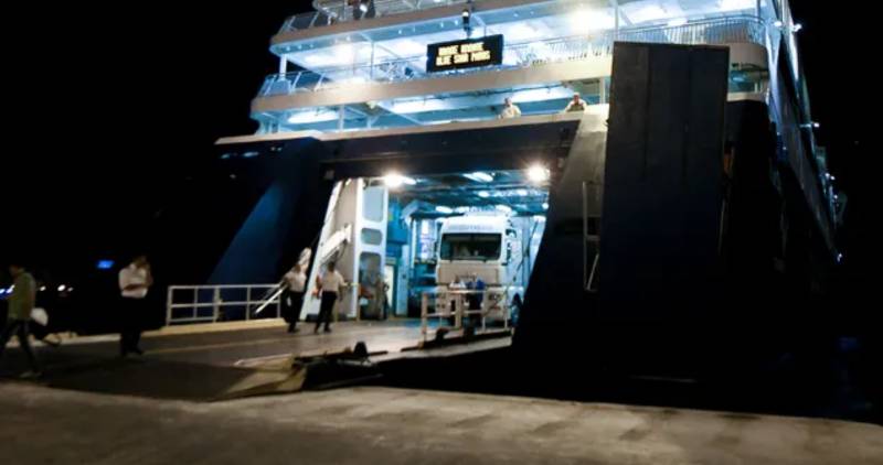 Η ανακοίνωση του υπουργείου Ναυτιλίας για το χάος σε Σύρο και Ικαρία