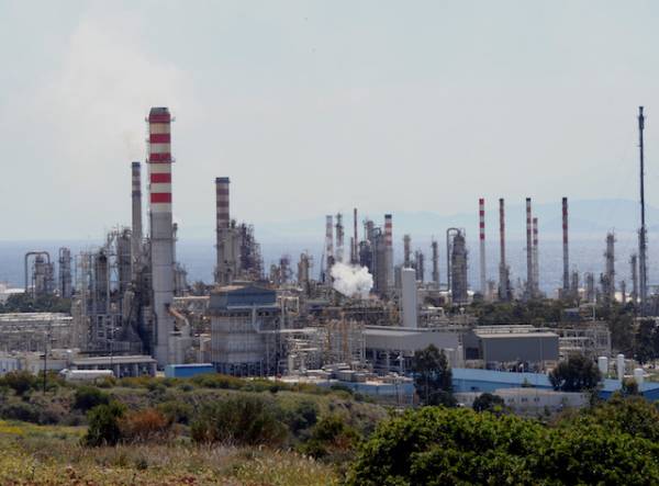 Η μονοκαλλιέργεια των... πετρελαιοειδών