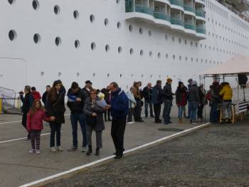 Το &quot;Costa Neoromantica&quot; στην Καλαμάτα με 1.600 τουρίστες