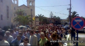 Περιφορά της εικόνας της Παναγίας της Τριχερούσας (Βίντεο)