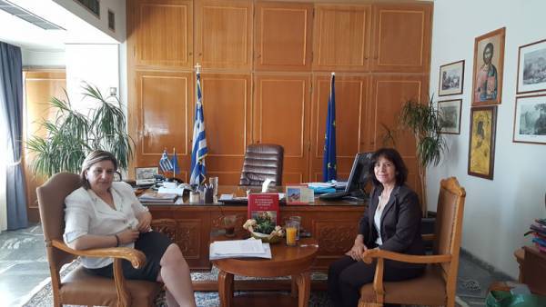 Ξέχασαν τη βουλευτή και την αντιπεριφερειάρχη στις λαμπαδηδρομίες του Σιδηροκάστρου