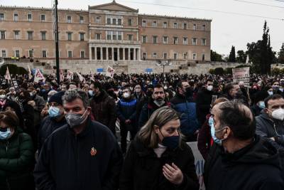 Συλλαλητήριο στο Σύνταγμα από σωματεία Αχαΐας και Αττικής: "Τίποτα δε χαρίζεται, όλα κατακτιούνται!"