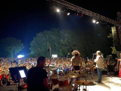 Μεγαλόπολη: Μαγική βραδιά στη συναυλία του Γιάννη Κότσιρα (βίντεο)