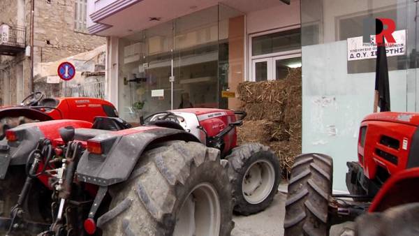 Απέκλεισαν με... σανό τη ΔΟΥ Σπάρτης - Πότε κλείνουν οι σήμερα οι δρόμοι (βίντεο)