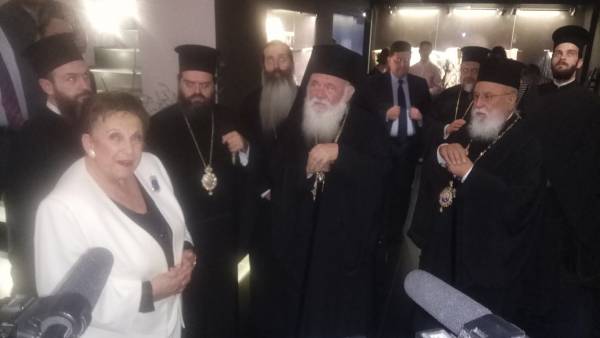 Καλαμάτα: Ξενάγηση του Αρχιεπισκόπου Ιερωνύμου στο Μουσείο Ελληνικής Φορεσιάς “Βικτωρία Καρέλια” (βίντεο)