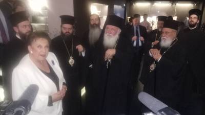 Καλαμάτα: Ξενάγηση του Αρχιεπισκόπου Ιερωνύμου στο Μουσείο Ελληνικής Φορεσιάς “Βικτωρία Καρέλια” (βίντεο)