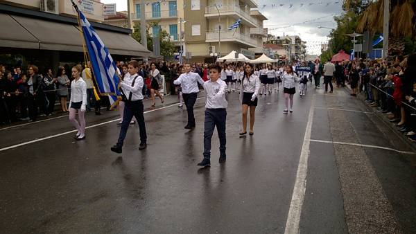 Παρέλαση και παραδοσιακοί χοροί στη Μεσσήνη για την 28η Οκτωβρίου (βίντεο-φωτογραφίες)