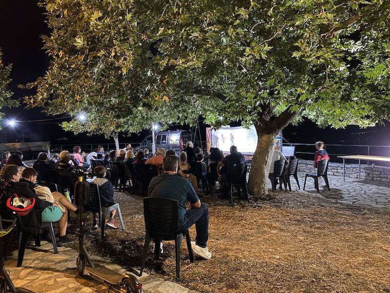 Παραστάσεις Kαραγκιόζη σε Πολυθέα και Κοπανάκι