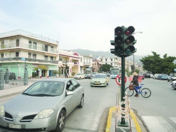 Φανάρια στην διασταύρωση Αρτέμιδος και Λεΐκων
