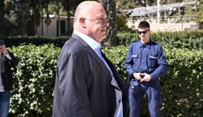 Απαράδεκτος χαρακτηρισμός Μπέου: Είπε "άντε κουρέψου" στον καρκινοπαθή Δημήτρη Κανελλή