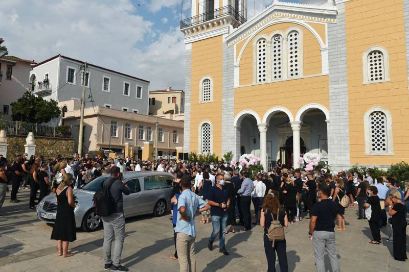 Η Καλαμάτα είπε το τελευταίο "αντίο" στη μικρή Αναστασία