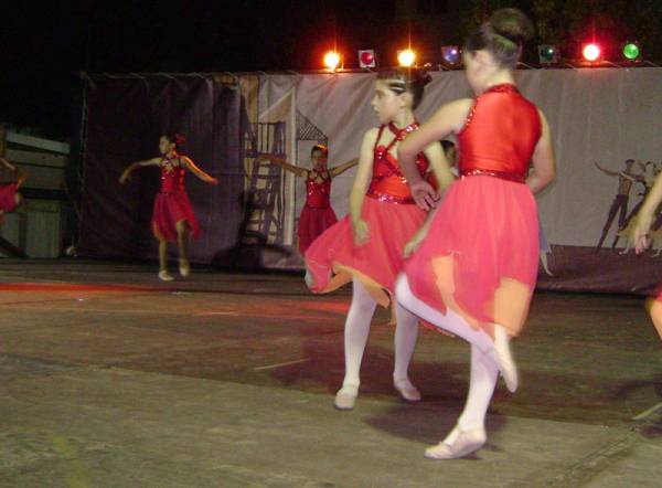 Μαθήματα χορού από το Μορφωτικό Κυπαρισσίας